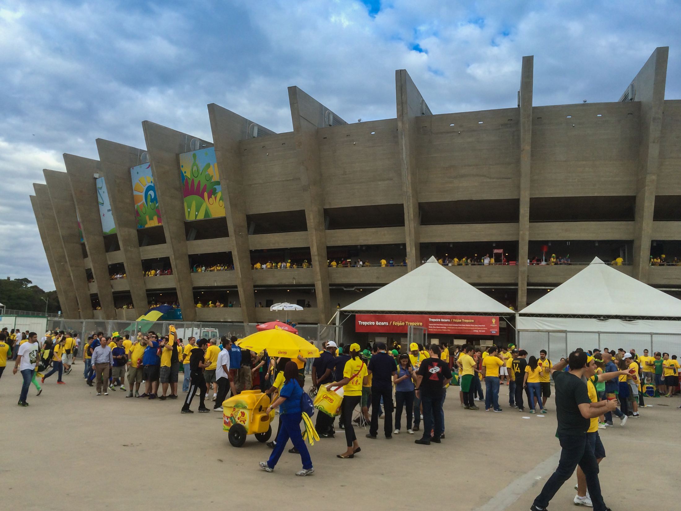 Fans vor dem Mineirão